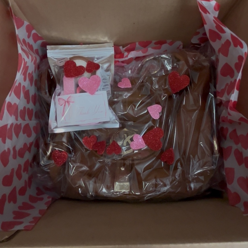 How I wrap up your items 💖 - Picture 14 of 16